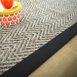 DÉCOWEB - Tapis intérieur / extérieur - java chevron silver - ganse noire - 160 x 230 cm