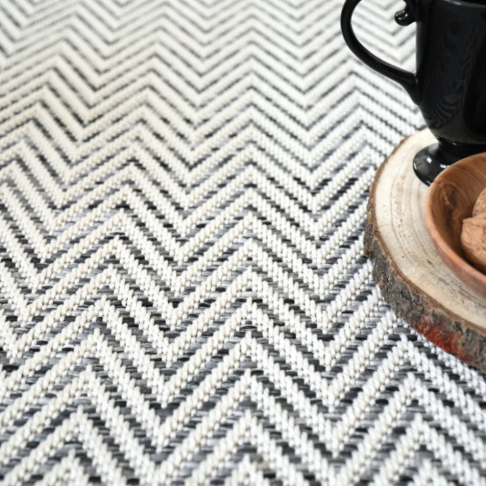 DÉCOWEB - Tapis intérieur / extérieur tissé plat - java chevron blanc - ganse noire - 250 x 350 cm