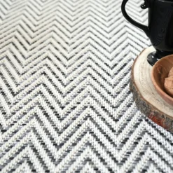 DÉCOWEB - Tapis intérieur / extérieur tissé plat - java chevron blanc - ganse noire - 80 x 150 cm