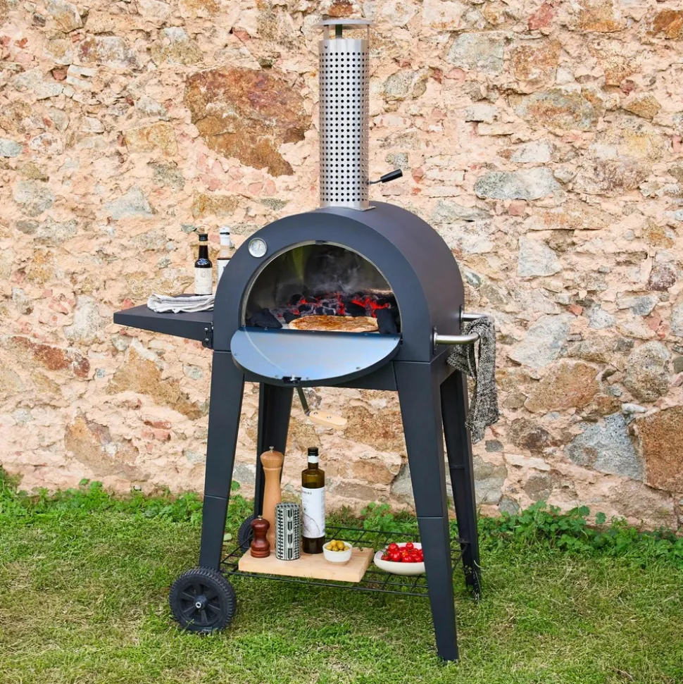 Four à pizza d'extérieur au charbon de bois. Coloris noir - giulia - pierre de cuisson roulette pelle et housse. L70xp63xh122cm