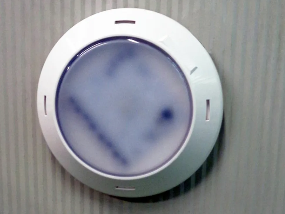 GRE - Projecteur led blanc pour piscine enterrée